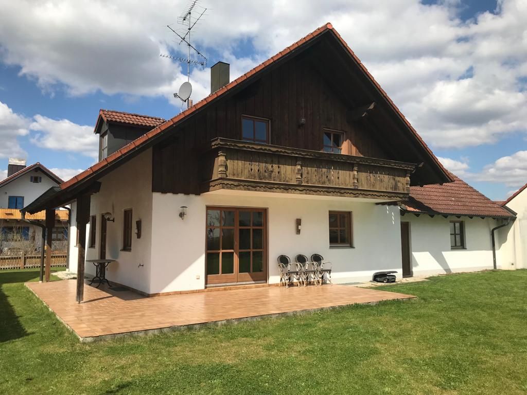 Einfamilienhaus mit viel Platz und großem Garten in ruhiger Lage  Einfamilienhaus mit viel Platz und großem Garten in ruhiger Lage